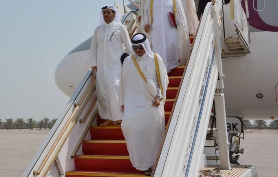 وزير خارجية قطر ينقل رسالة من تميم لأمير الكويت