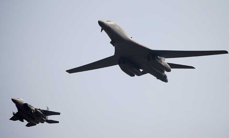 سلاح الجو الأمريكي: قاذفتان أمريكيتان تحلقان فوق شبه الجزيرة الكورية