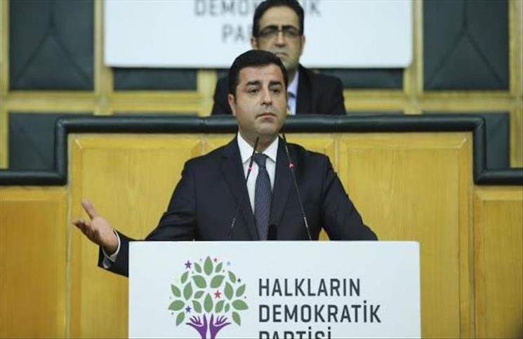 السلطات التركية تعتقل رئيسي "حزب الشعوب الديموقراطي" الموالي للأكراد