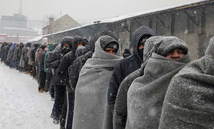 المجر ترفض فتح حدودها أمام المهاجرين الفارين من شدة البرد في صربيا