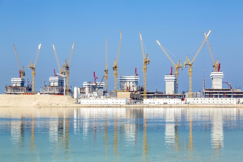 دبي ترفع الطلب على رافعات البناء 20%