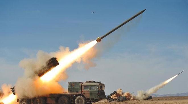 الإرهابيون الحوثيون يطلقون صاروخا اتجاه مكة المكرمة