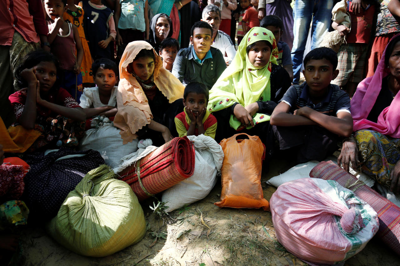 آلاف الروهينغا يفرون من ميانمار لمنطقة متوترة في بنغلادش