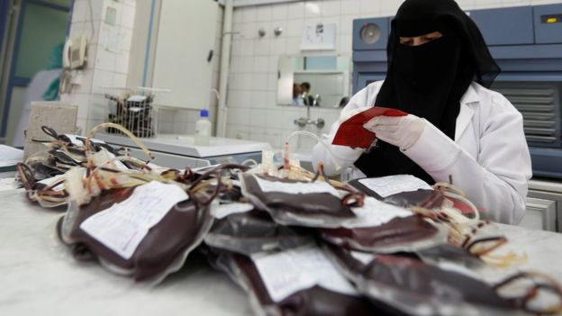 بنك الدم باليمن يواجه خطر الإغلاق