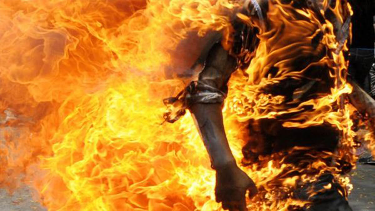 لم يحرق نفسه كما جرت العادة.. جزائري يحرق رئيس بلدية منعه من بناء منزل