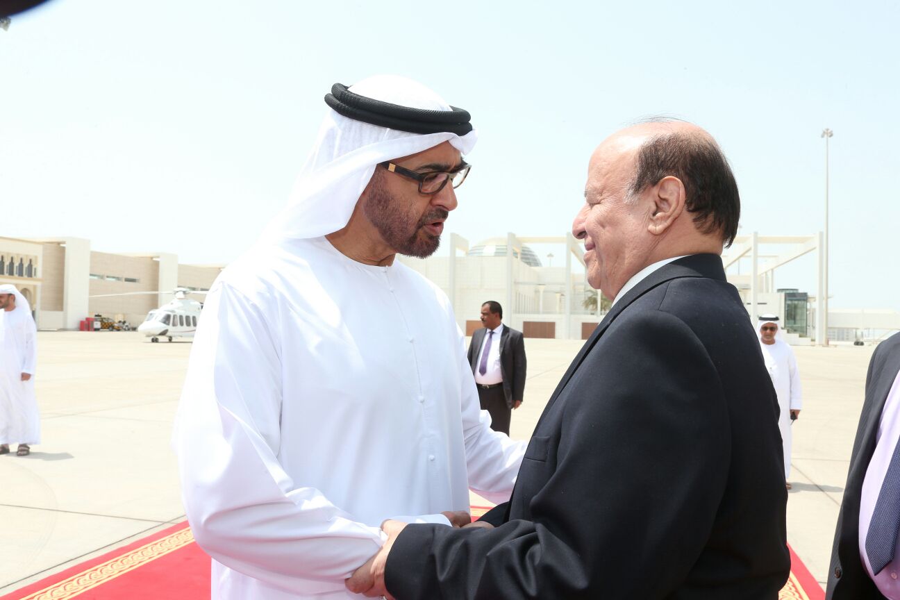 صحيفة: قرارات هادي تفجر العلاقات مع أبوظبي والأخيرة مع الرياض
