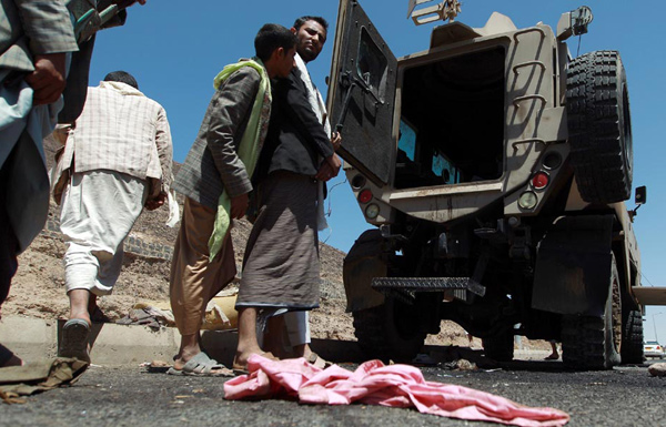 مسلحون يقتلون 20 جندياً يمنياً.. و"القاعدة" تنفي مسؤولتيها