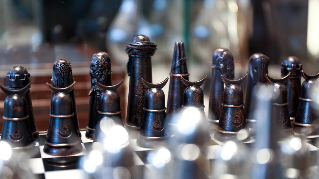الرياض ترضخ لشروط الدوحة بشأن بطولة العالم للشطرنج