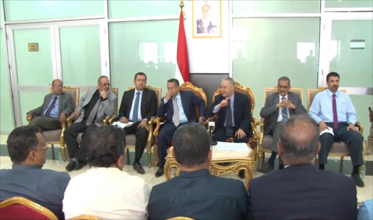 محافظ عدن مشيرا إلى أبوظبي: لا نقبل أي هويات ليست من ثقافة اليمن