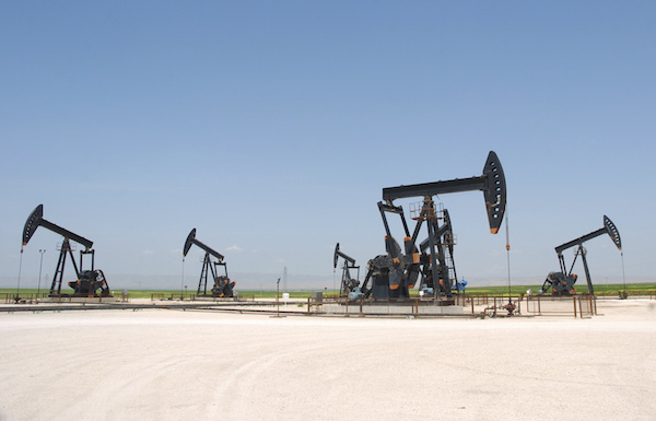 أسعار النفط تواصل الارتفاع لليوم الثالث على التوالي