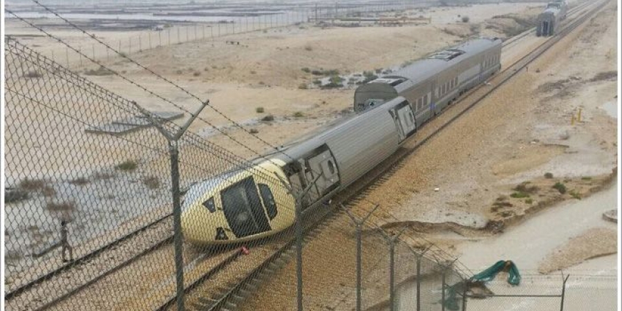 انحراف قطار بالسعودية وإصابة 18 شخصا بسبب الأمطار