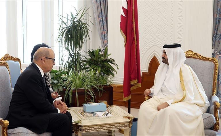 وزير الدفاع الفرنسي يبحث في قطر تعزيز التعاون الأمني والعسكري