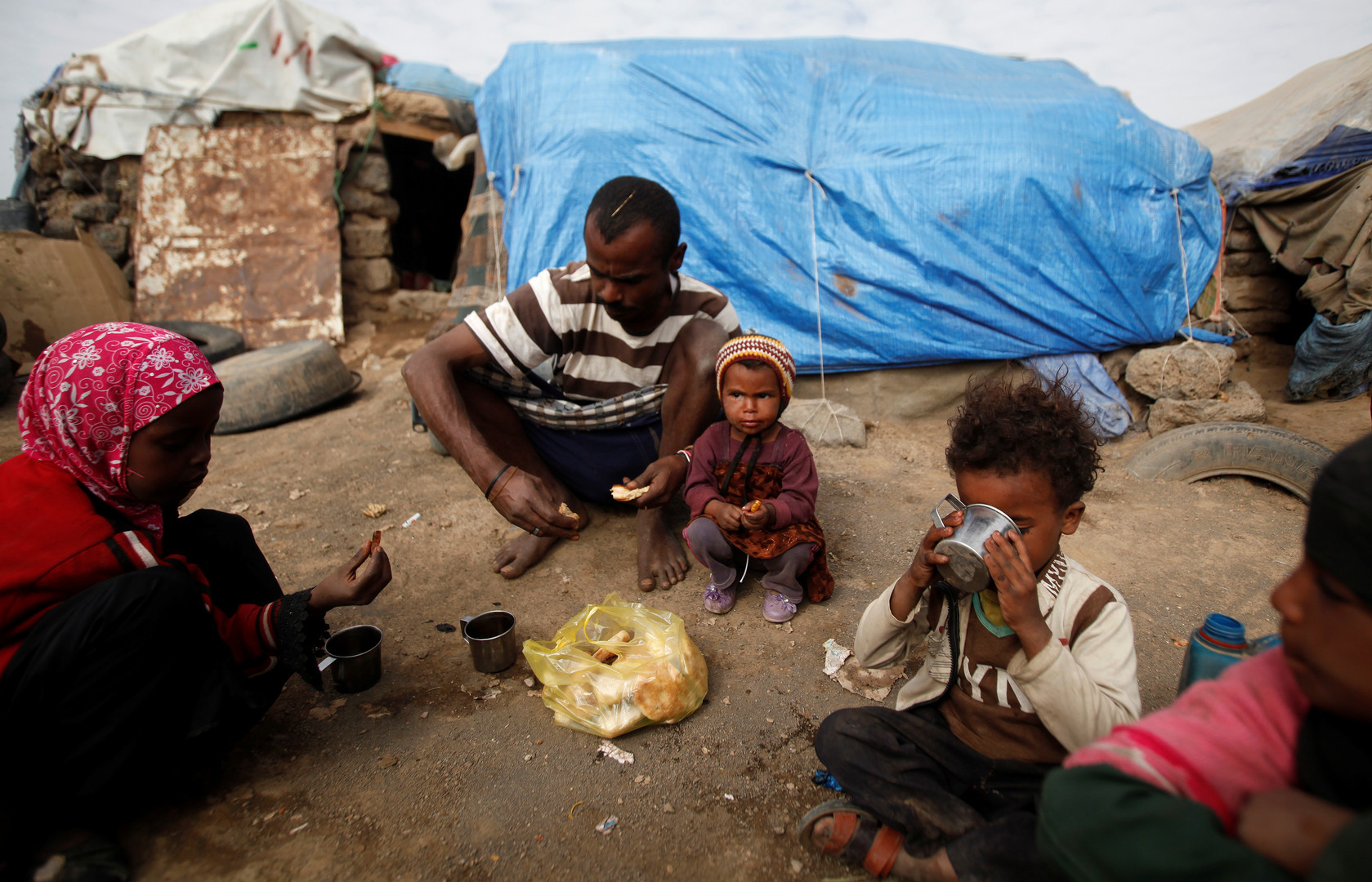 أزمة الغذاء باليمن تتفاقم مع انحسار التجارة 