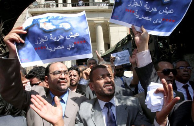 مصر: السيسي يصدق على اتفاقية “تيران وصنافير”