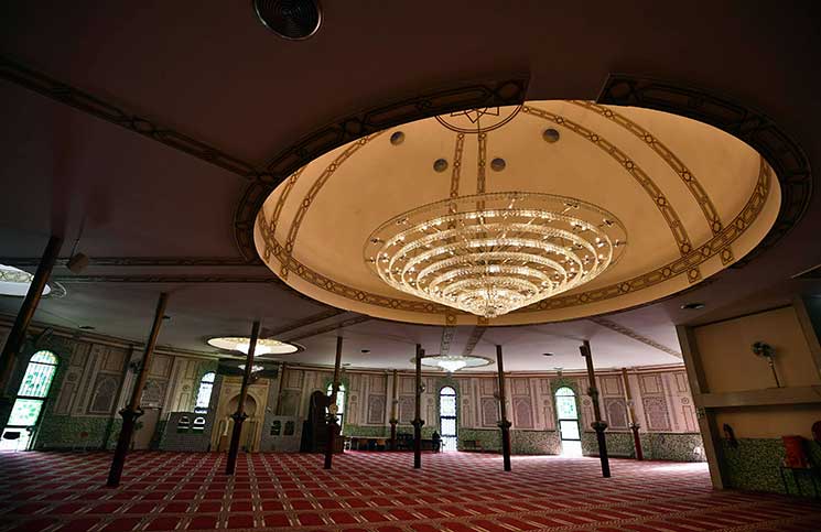 إدانة إمام مسجد في سويسرا دعا إلى قتل المسلمين الرافضين للصلاة