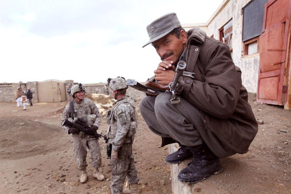 مسؤول أفغاني سابق: اختلاس 50% من المساعدات العسكرية الأمريكية