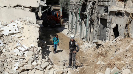 مقتل 25 في قصف جوي على مواقع مدنية شرق حلب بينها سوق