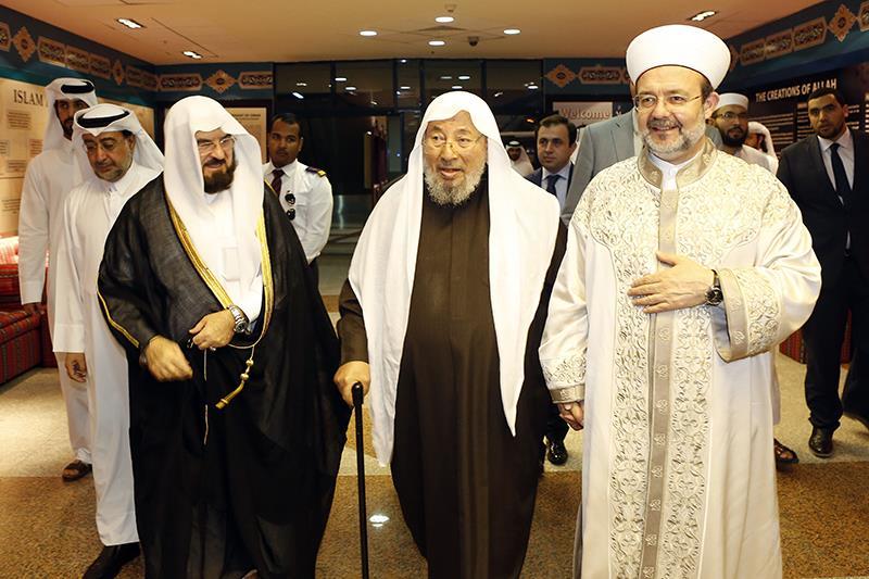القرضاوي يشيد بدور قطر وتركيا في توحيد المسلمين