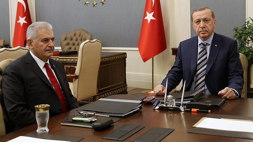 تركيا: رفع صورة أوجلان في الرقة يثبت انحياز واشنطن للإرهابيين