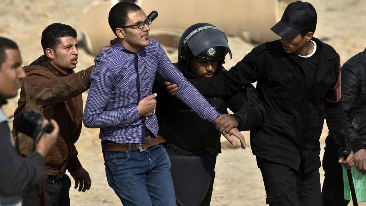 هيومن رايتس ووتش: اعتداء جماعي على سجناء بمصر