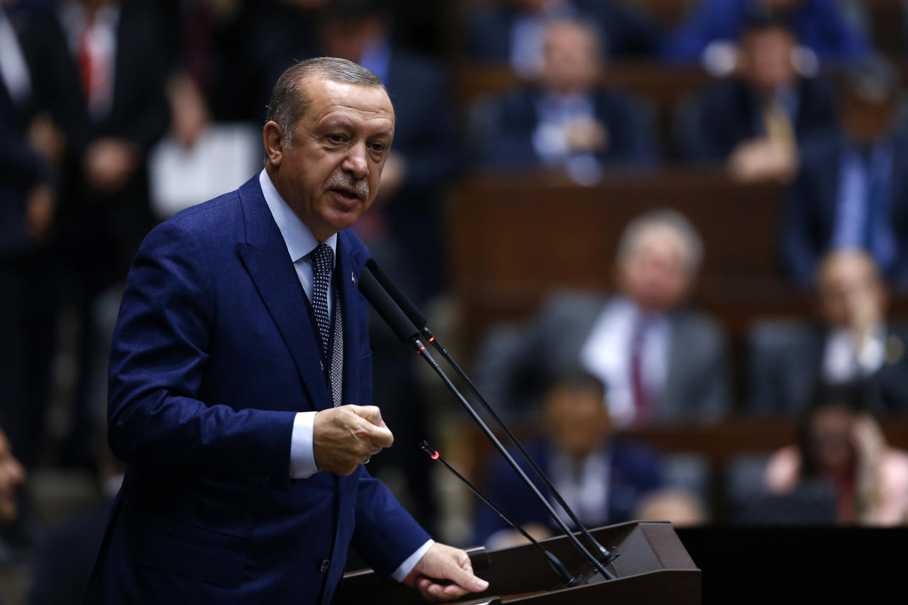 أردوغان يلمّح لتغييرات جوهرية بصفوف حزبه تستبعد المُرهَقين