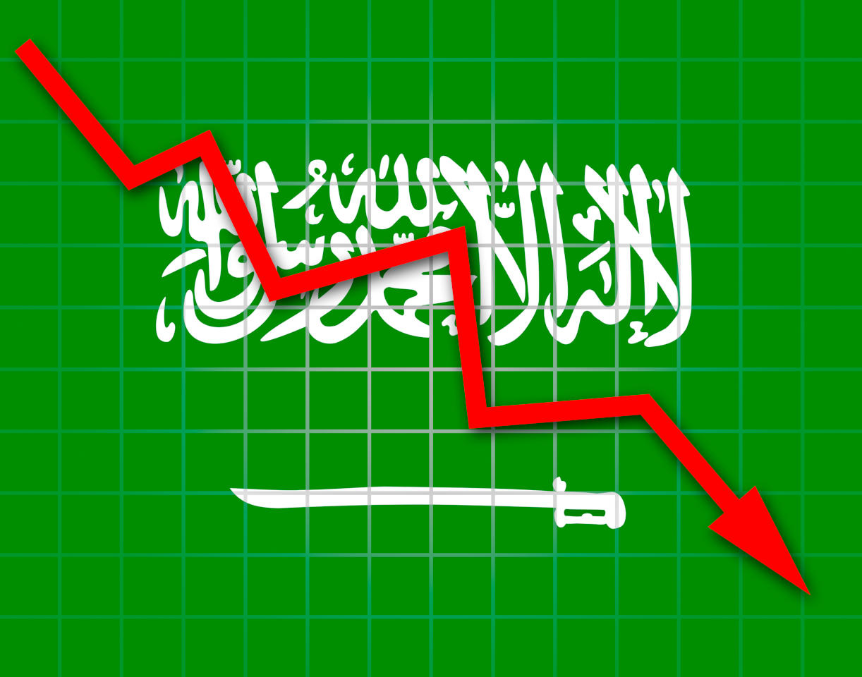 اقتصاد السعودية ينكمش بمقدار 0.5% ودَينها يرتفع 38%