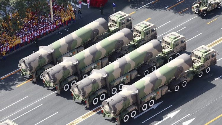 الصين تهدد ترامب بأحدث صواريخها الباليستية ومستعدة "لزعامة" العالم