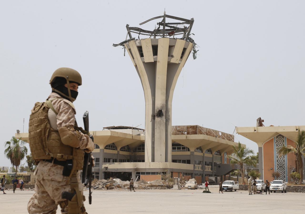 اشتباكات مسلحة في مطار عدن الدولي