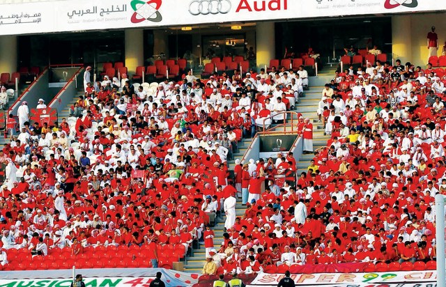 "دمج الأندية" يستنفر الشباب الإماراتي بعريضة ومطالب ملحة لإلغاء القرار
