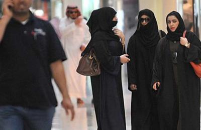 ﻿السعودية تدرس إجازة سفر المرأة من دون "محرم"