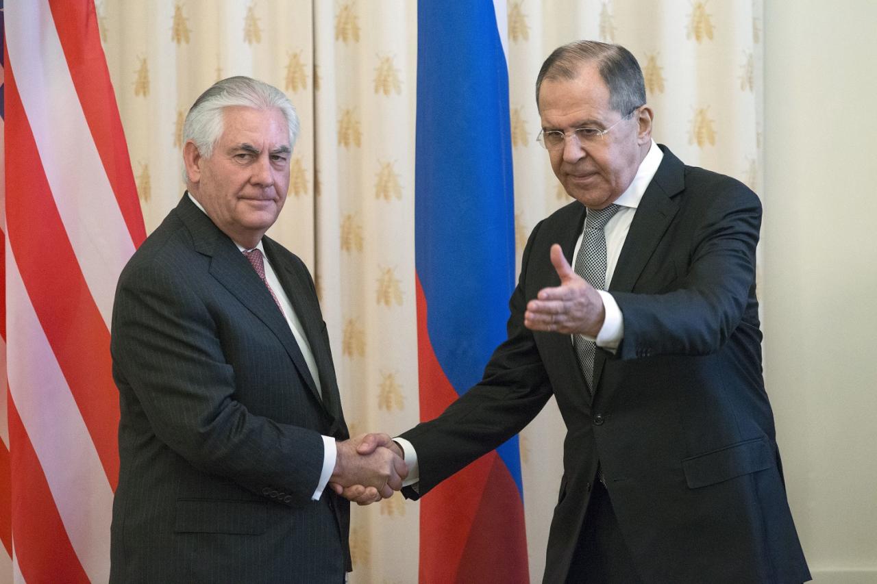 وزيرا خارجية روسيا وأمريكا يلتقيان لأول مرة بعد العقوبات الجديدة