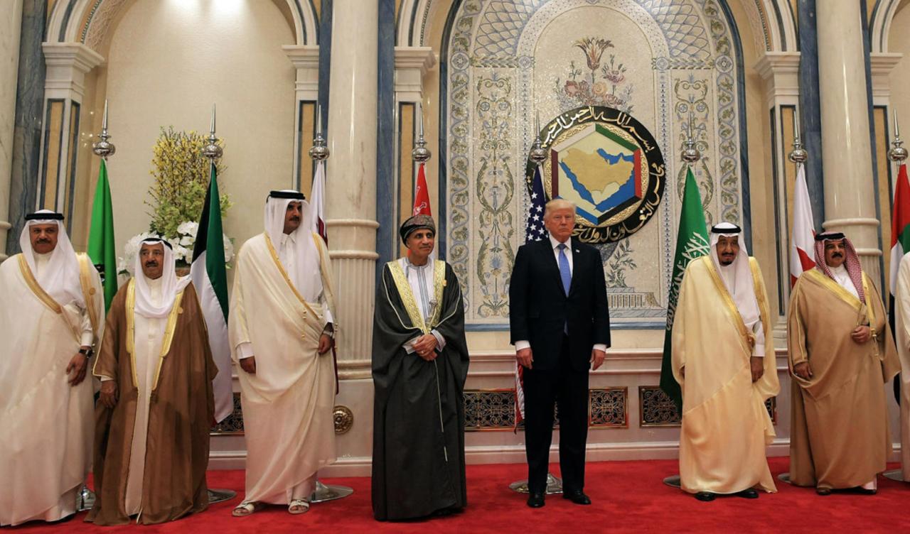 ترامب يفكر في عقد قمة بواشنطن لحل الأزمة الخليجية