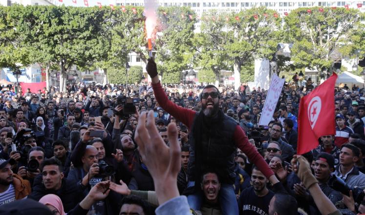 احتجاجات بتونس لعاطلين يطالبون بالتوظيف