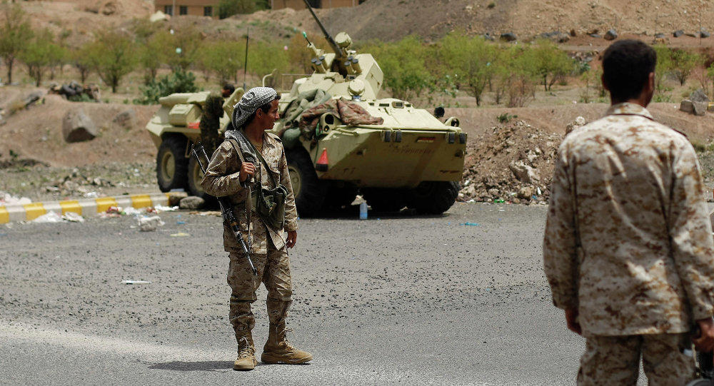 الجيش اليمني يأسر حوثيين قرب الحدود السعودية