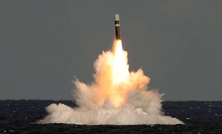 صنداي تايمز: فشل تجربة بريطانية لاختبار صاروخ قبالة الساحل الأمريكي