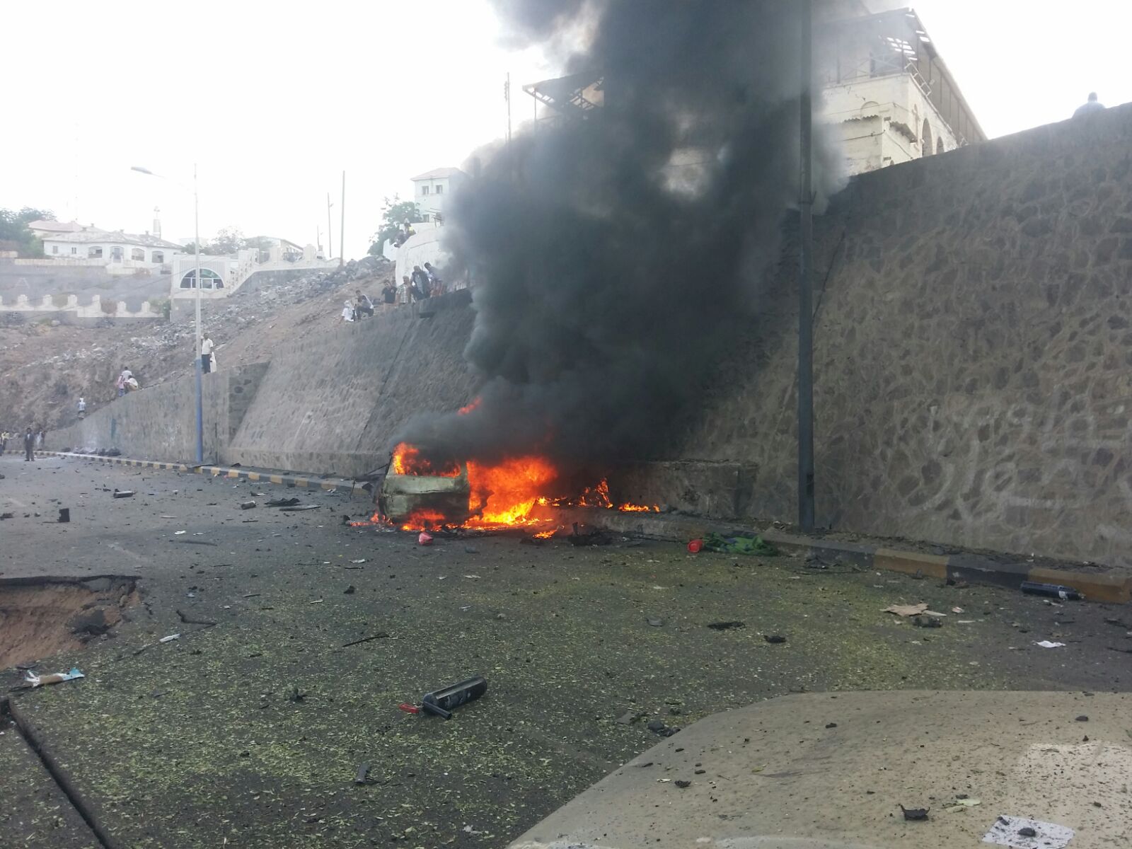 مقتل 5 أشخاص في تفجير إنتحاري في مدينة عدن بجنوب اليمن