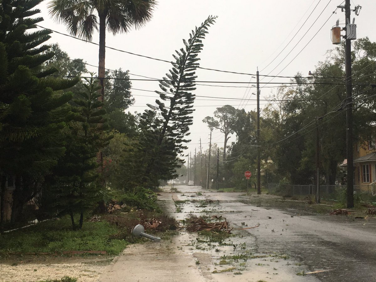 إعصار يجتاح فلوريدا ويقطع الكهرباء عن أكثر من مليون شخص