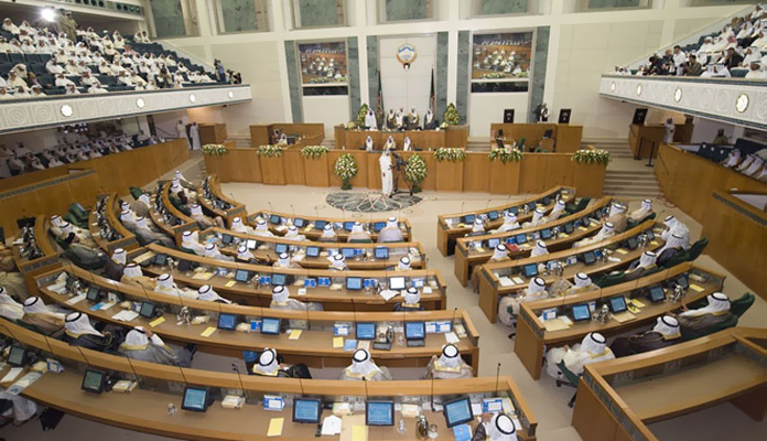 حكومة الكويت تطالب بعقد جلسة سرية "للأمة" لعرض المركز المالي للدولة
