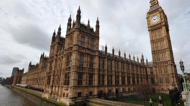 صحيفة:5 دقائق تكفي الإرهابيين لاختراق البرلمان البريطاني وارتكاب مجزرة