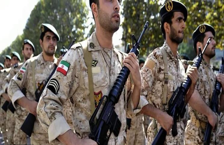 جندي إيراني يفتح النار على زملائه ويقتل أربعة