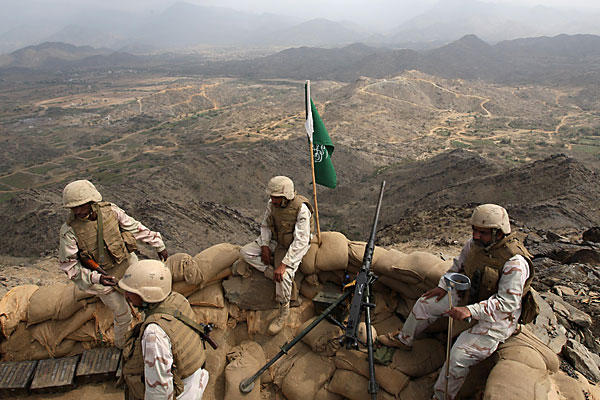 مقتل سبعة عسكريين سعوديين وعشرات الحوثيين قرب حدود اليمن