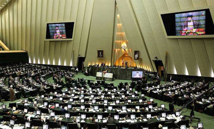 البرلمان الإيراني يعقد جلسة خاصة للنظر في أسباب الإحتجاجات