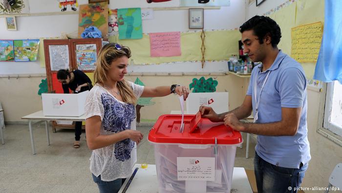 تونس: إغلاق صناديق الاقتراع وتوقعات بوصول المشاركة 70 %