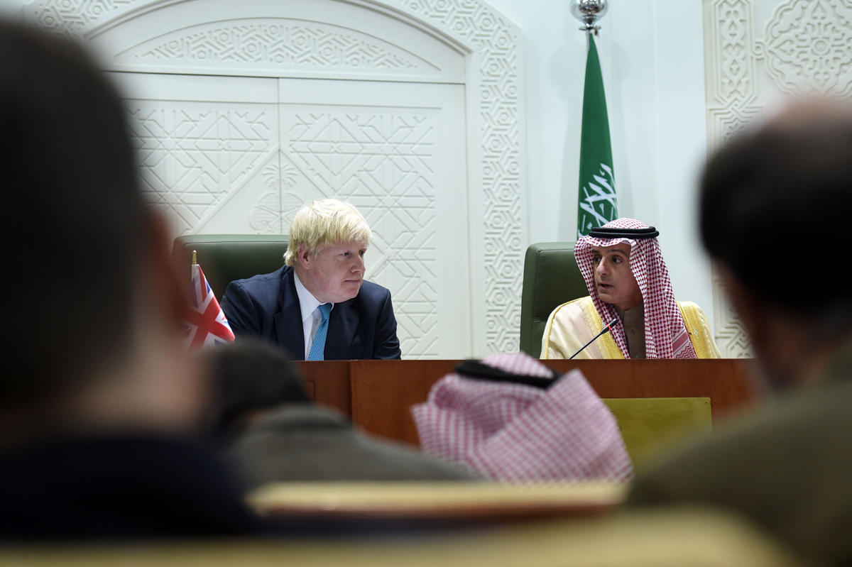 بريطانيا تجمع وزراء خارجية دول الخليج المحاصرة لقطر سعياً للتهدئة