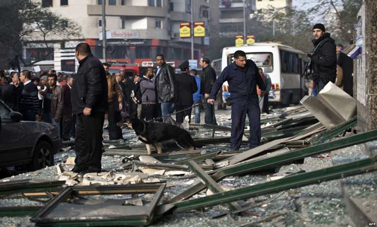 مصرع 6 رجال شرطة في انفجار استهدف حاجزا أمنيا في القاهرة