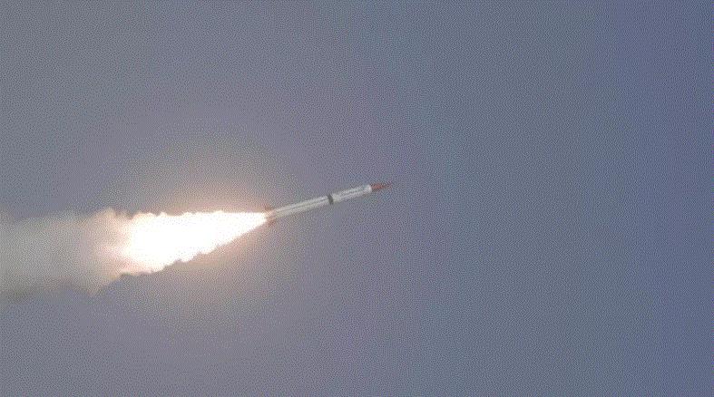 الجيش اليمني يعثر على صواريخ بالستية حوثية بعيدة المدى غربي البلاد