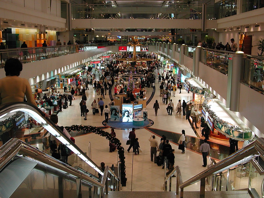 مطار دبي أعاد أشخاصا بعد حظر ترامب دخول مواطني دول مسلمة لأمريكا