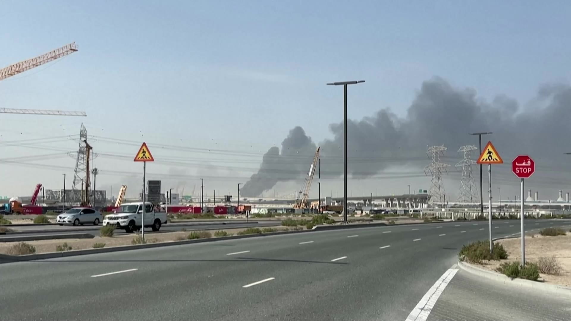 الدفاعات الجوية الإماراتية تتصدى لصواريخ ومسيّرات قادمة من إيران