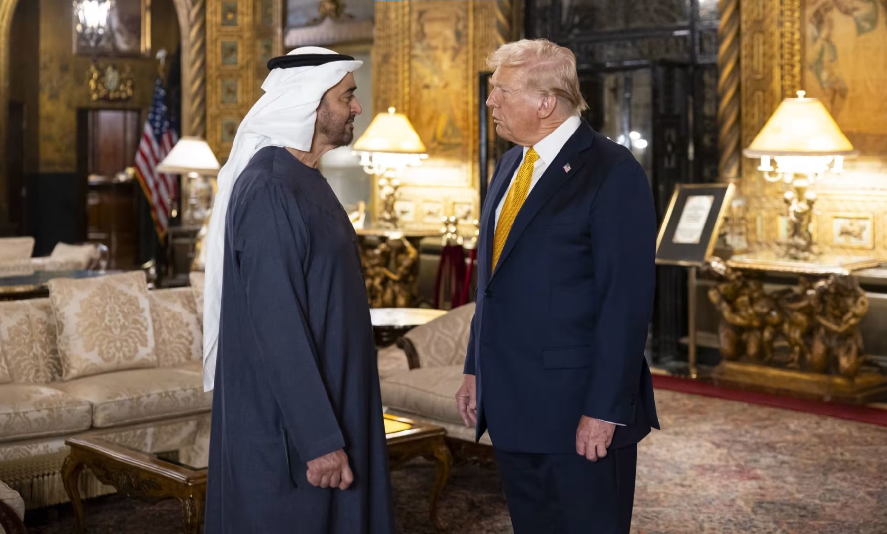 تقرير: ضغط ترامب على إيران مرهون بحملة الإمارات على الشبكات المالية في دبي