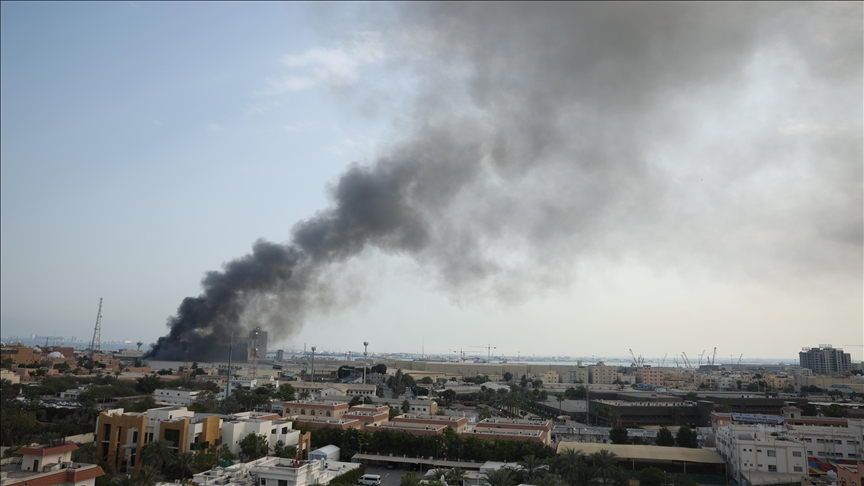 في اليوم 26 للحرب.. حريق في مطار الكويت واعتراض صواريخ ومسيرات بالسعودية والبحرين